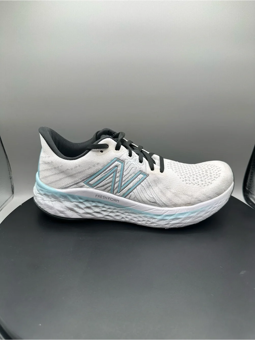 New Balance Fresh Foam X Vongo v5 Womens 8.5 B White Beach Blue WVNGOCW5-D
